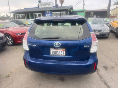 2017 Toyota Prius v Two