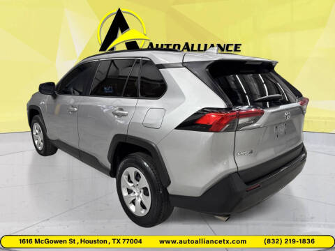 2020 Toyota RAV4 LE