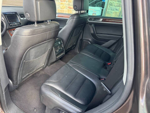 2011 Volkswagen Touareg VR6 Sport