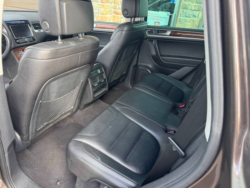 2011 Volkswagen Touareg VR6 Sport