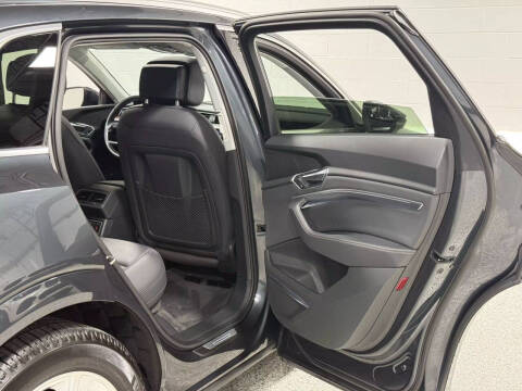 2019 Audi e-tron quattro Premium Plus