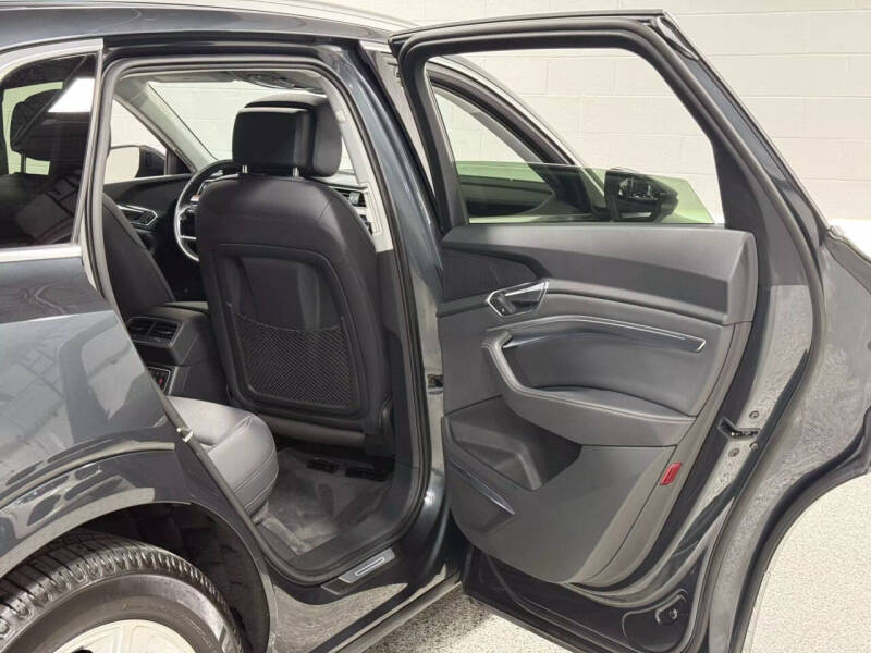 2019 Audi e-tron quattro Premium Plus