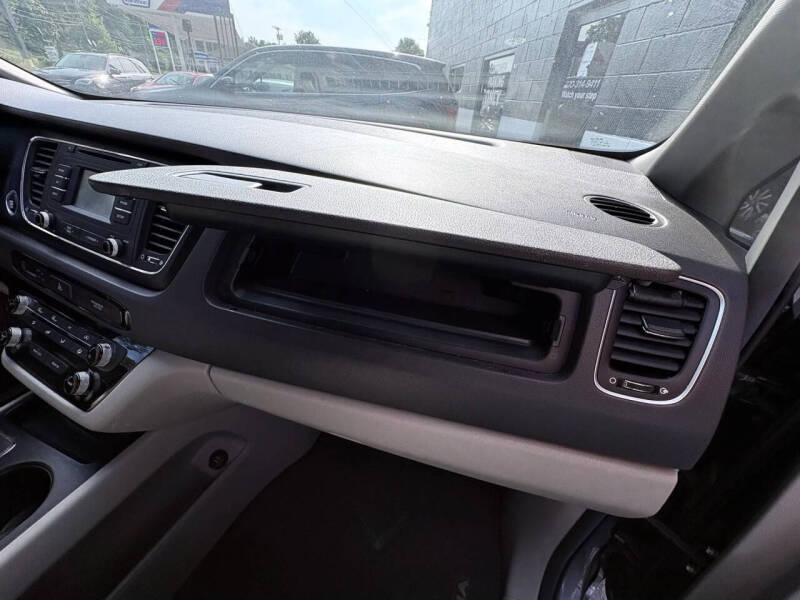 2017 Kia Sedona LX
