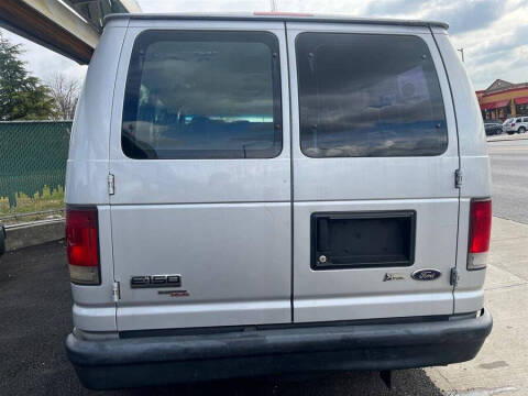 2011 Ford E-Series E-150 XLT