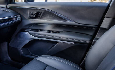 2024 Cadillac LYRIQ Luxury 2