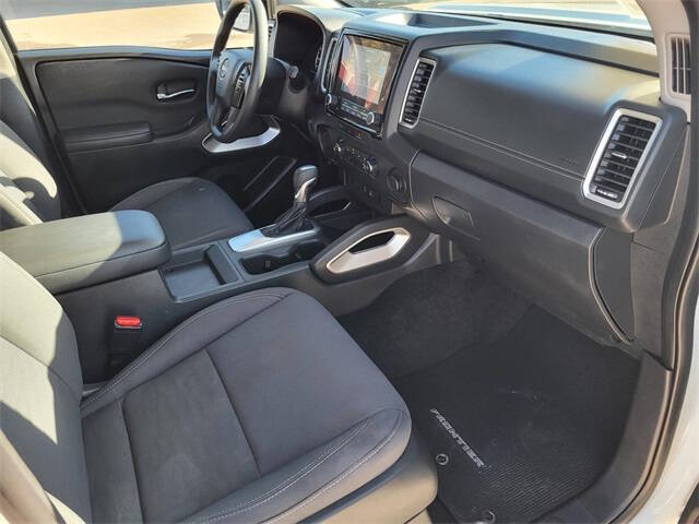 2023 Nissan Frontier SV