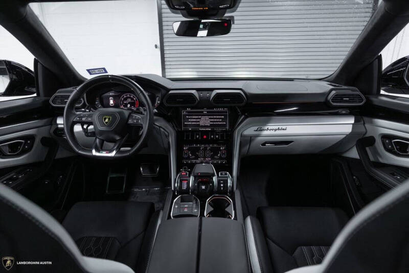 2023 Lamborghini Urus S