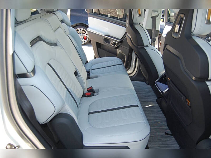 2023 Rivian R1S Adventure