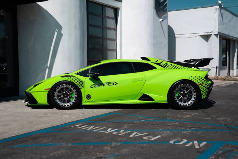 2022 Lamborghini Huracan STO