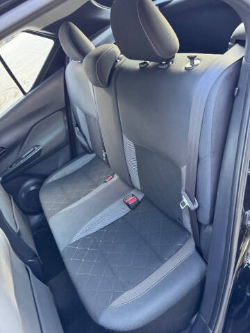 2019 Nissan Kicks S