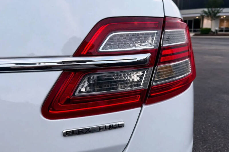 2017 Ford Taurus SE