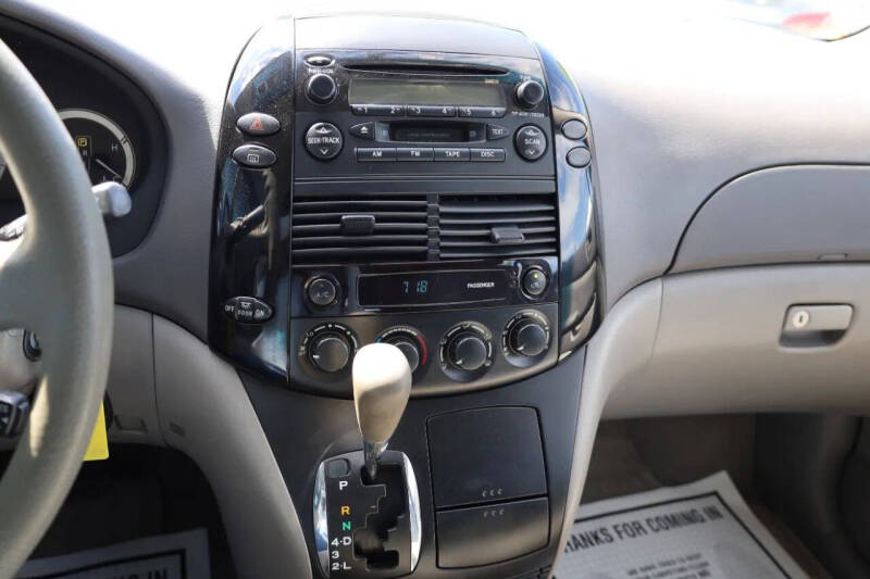 2004 Toyota Sienna
