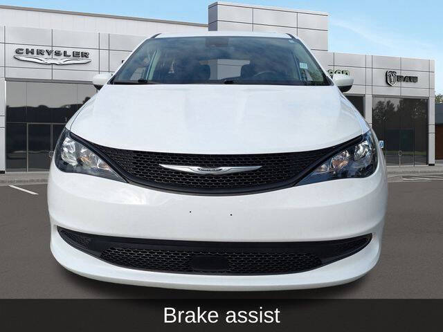 2023 Chrysler Voyager LX