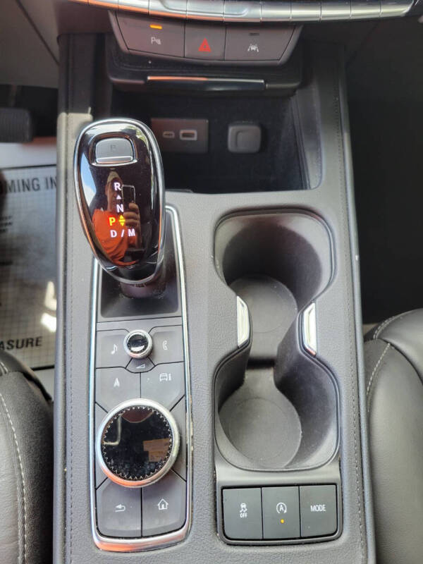 2025 Cadillac XT4 Premium Luxury