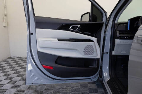 2024 Kia Carnival SX