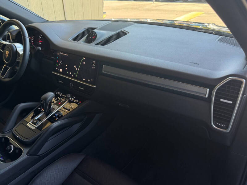 2023 Porsche Cayenne Coupe Platinum Edition
