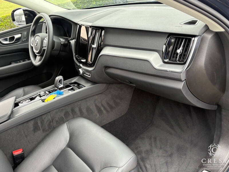 2025 Volvo XC60 B5 Core Dark Theme