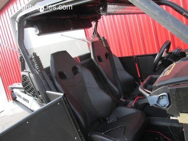 2023 Can-Am MAVERICK 700 DPS