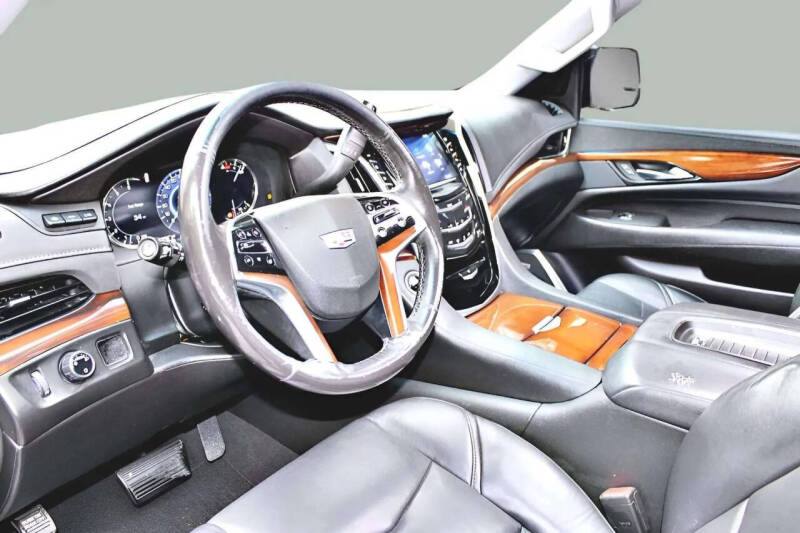 2020 Cadillac Escalade Luxury