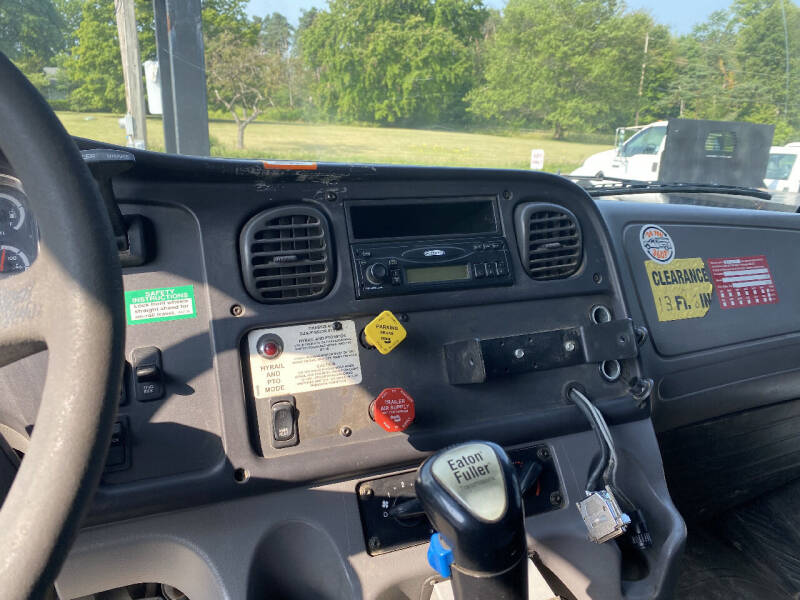 2007 Freightliner M2 106