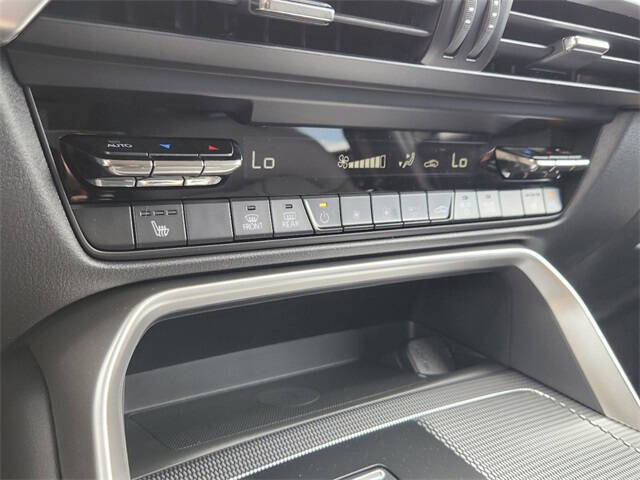 2025 Mazda CX-70 Plug-in Hybrid Premium