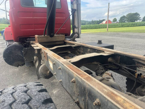 2002 Mack glider