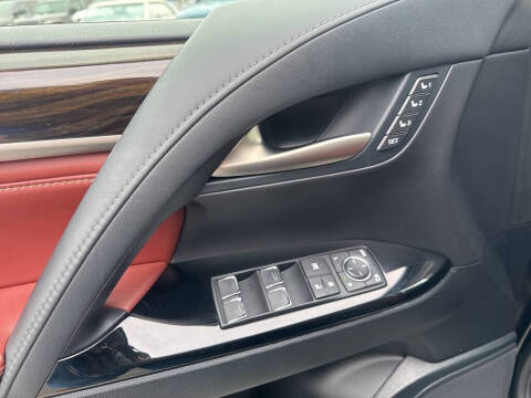 2021 Lexus LX 570 Three-Row