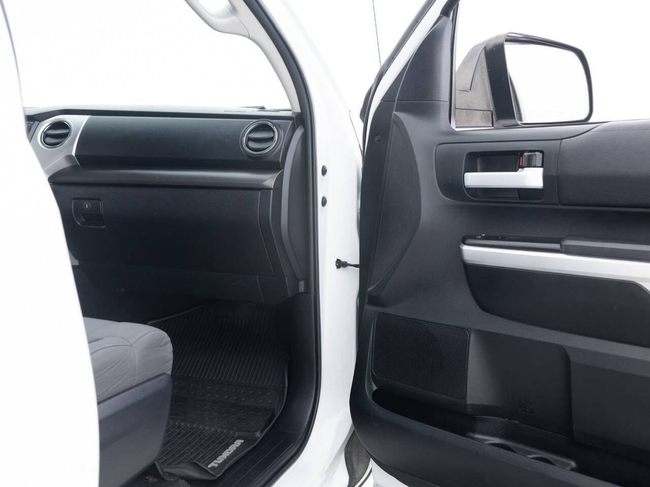 Used Car 2017 Toyota Tundra  Sr5 4x4 4dr Crewmax Cab Pickup Sb (5.7l V8 Ffv) For Sale Under $30,000 In Coal City, Illinois