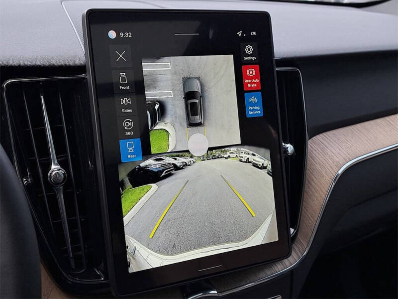 2026 Volvo XC60 T8 Plus