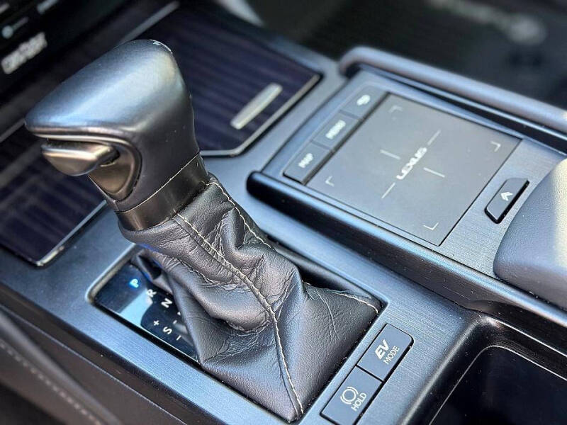 2021 Lexus ES 300h Ultra Luxury