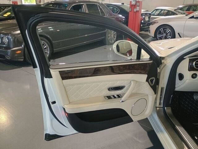 2018 Bentley Flying Spur 44