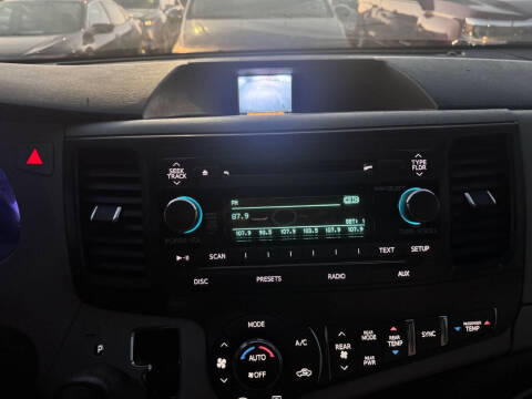 2013 Toyota Sienna XLE 8-Passenger