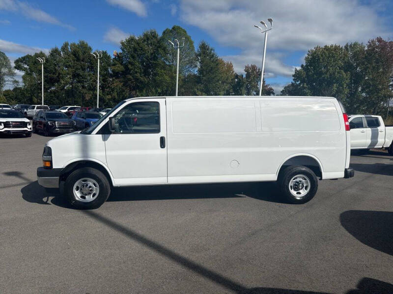 2025 Chevrolet Express 3500