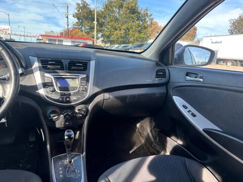 2013 Hyundai Accent SE
