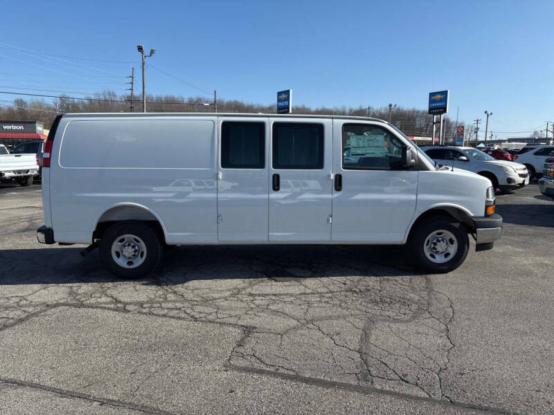 2025 Chevrolet Express 3500