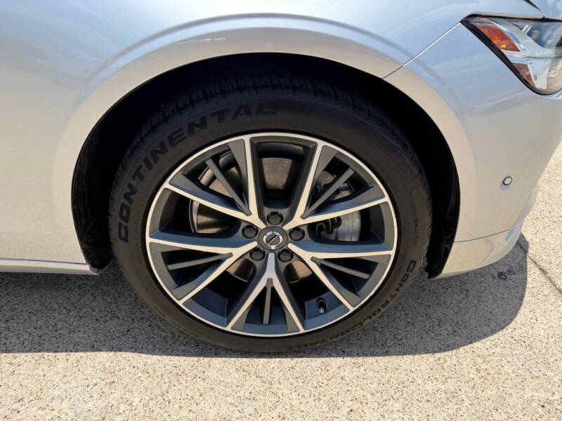 2017 Volvo S90 T6 Momentum