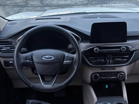 2020 Ford Escape Hybrid Titanium