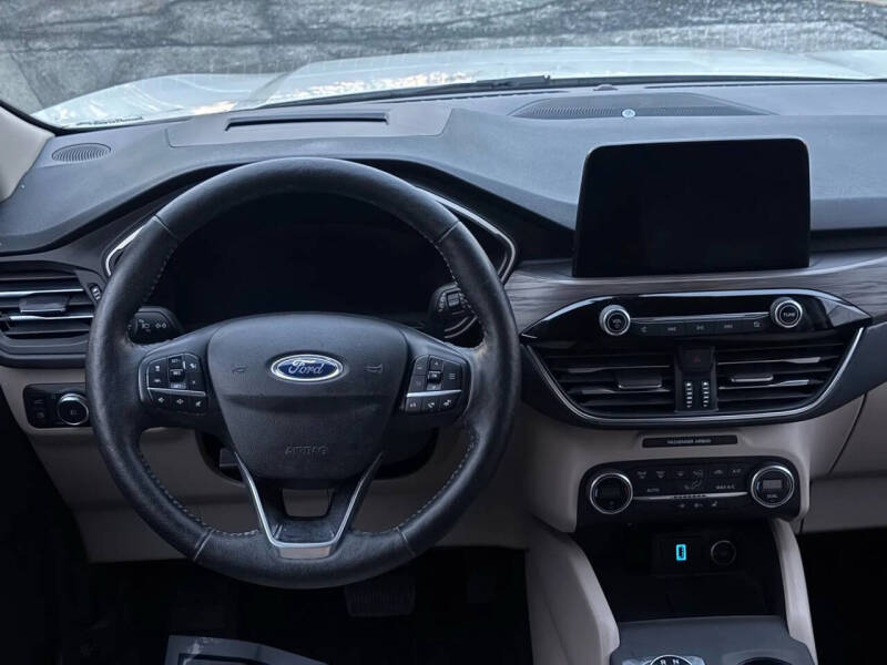 2020 Ford Escape Hybrid Titanium