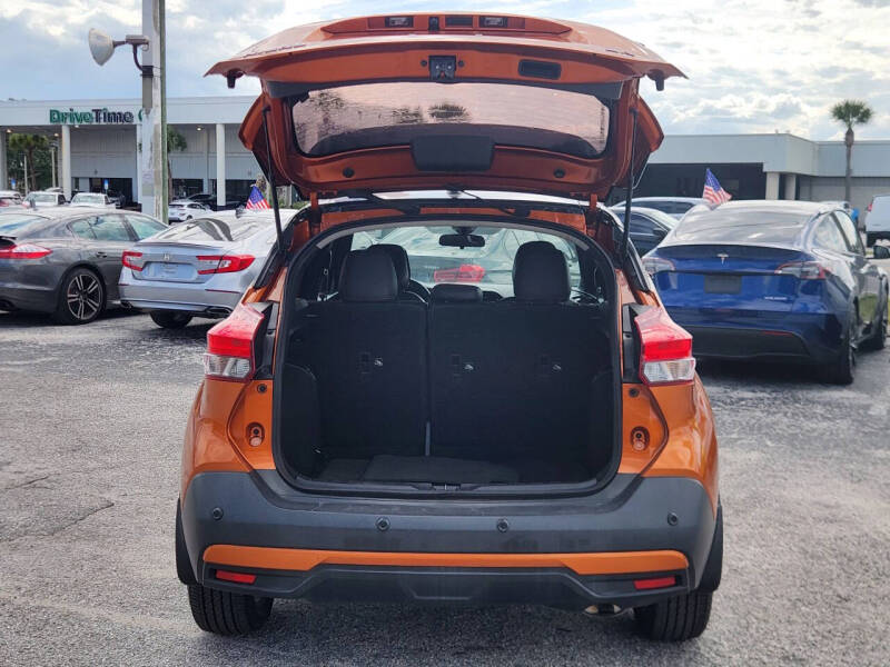 2020 Nissan Kicks SR
