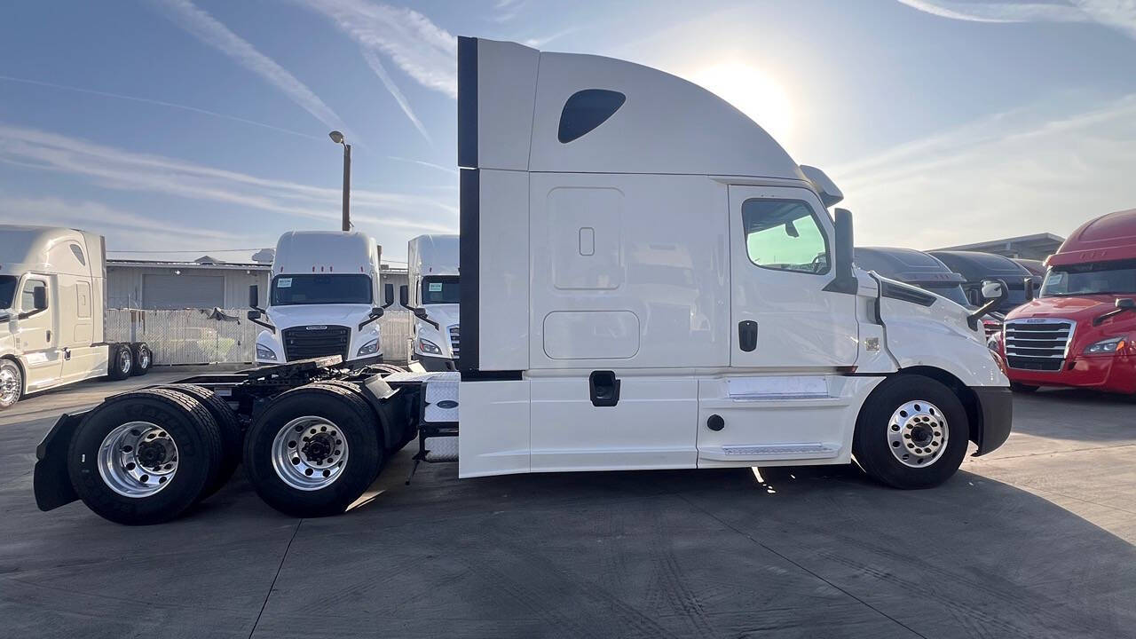 2020 Freightliner Cascadia for sale at KING TRUCK TRAILER SALES in Bakersfield, CA