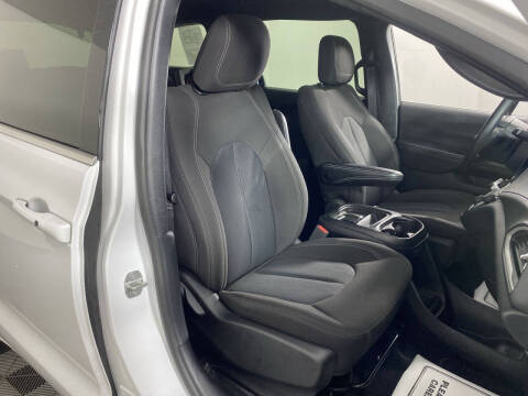 2024 Chrysler Pacifica Touring