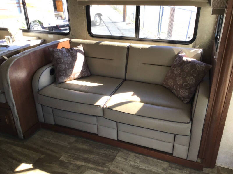 2016 Georgetown GT3 30X / 31ft