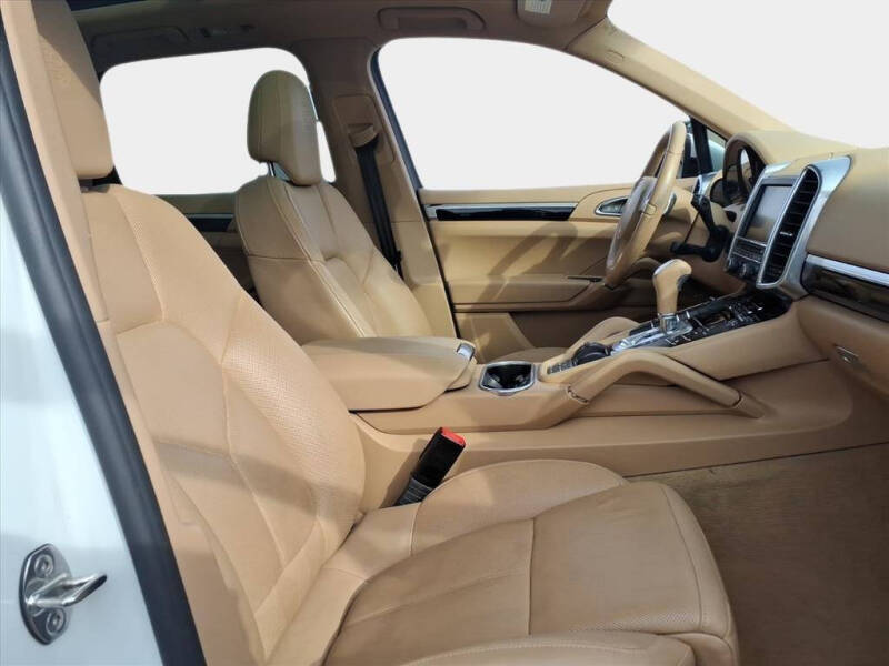 2014 Porsche Cayenne Platinum