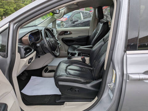 2017 Chrysler Pacifica Touring-L