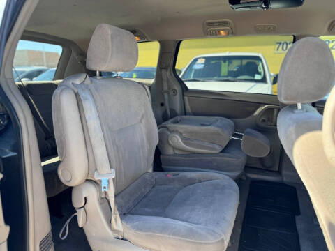 2004 Toyota Sienna CE 7 Passenger