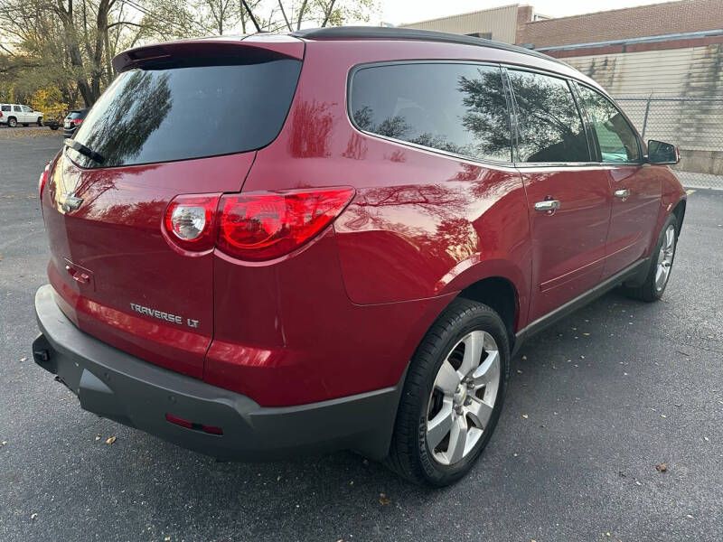 2012 Chevrolet Traverse 1LT photo 7