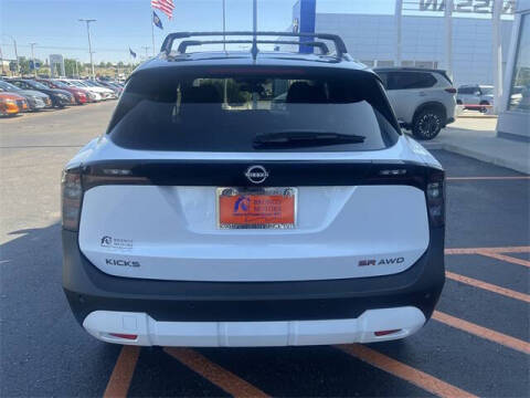 2025 Nissan Kicks SR