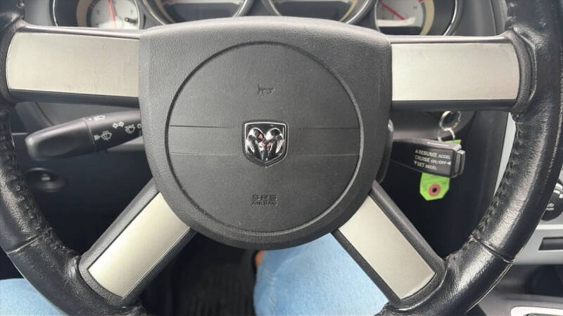 2009 Dodge Challenger SE