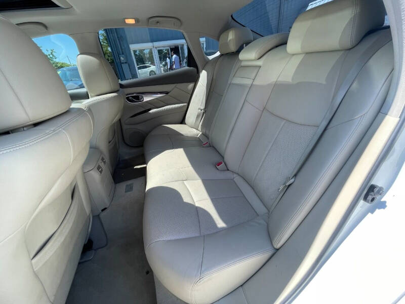 2012 INFINITI M 37 photo 12