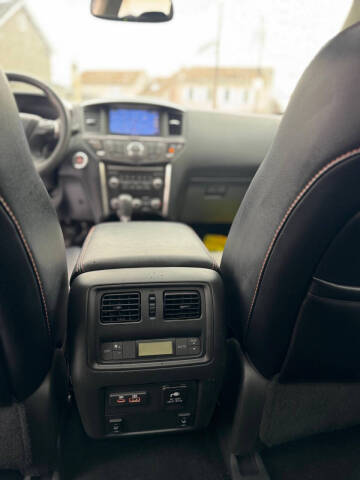 2020 Nissan Pathfinder SL